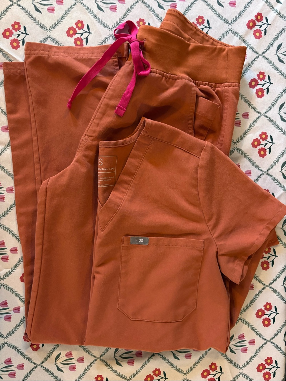 FIGS Terracotta Scrub Set Catarina top XXS & HW Yola pant XS